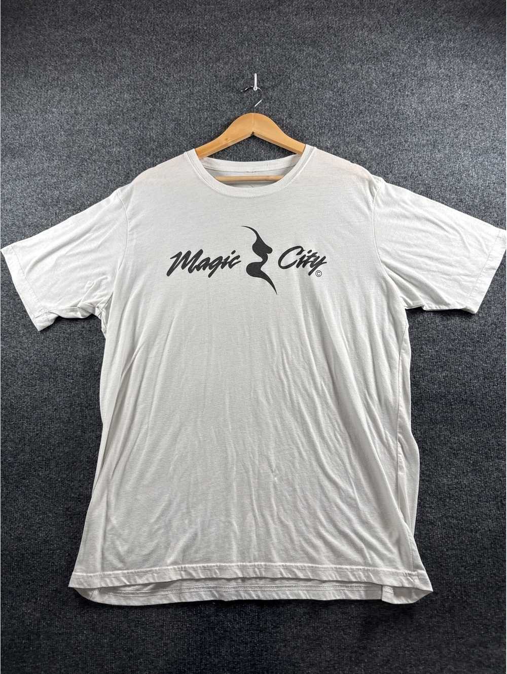 Magic City Graphic T-Shirt Men’s 2XL White Short Sleeve Logo Tee